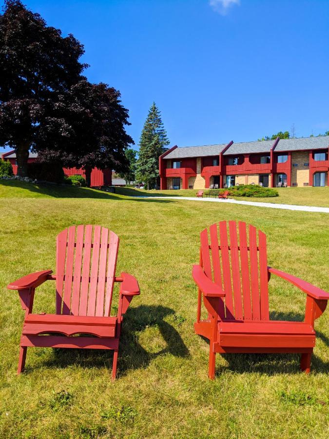 Cedar Hill Lodge Saint Ignace Exterior photo