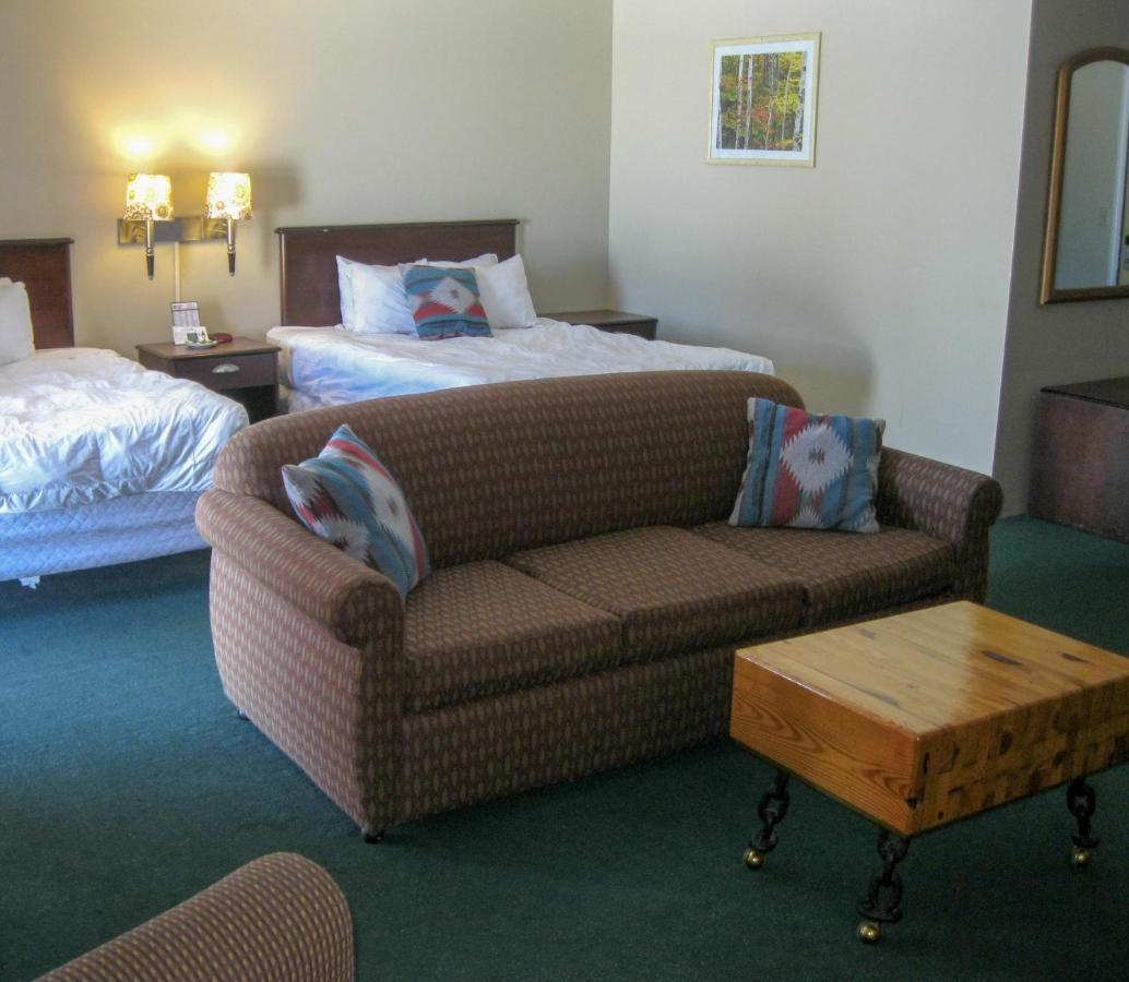 Cedar Hill Lodge Saint Ignace Exterior photo